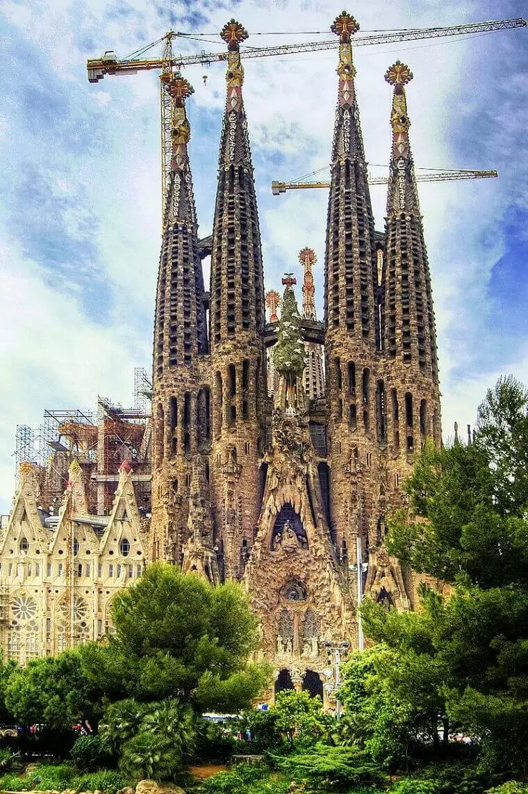 Amazing Pictures For Sagrada Familia The Largest Spain Church in Europe-1