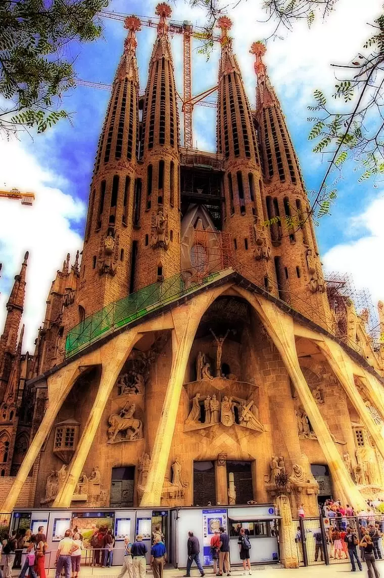 Amazing Pictures For Sagrada Familia The Largest Spain Church in Europe-14