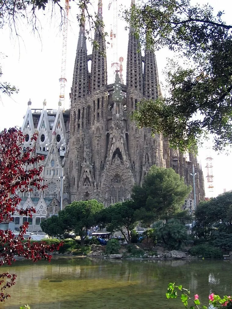 Amazing Pictures* For Sagrada Familia The Largest Spain Church in Europe-2