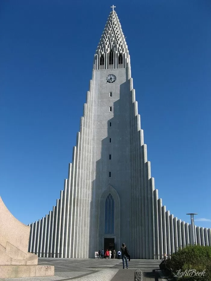 صور لأجمل الكنائس العالمية مميزة بشكلها الهندسي الرائع
