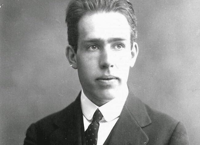عالم الفيزياء نيلس هنريك دافيد بور Niels Henrik David Bohr